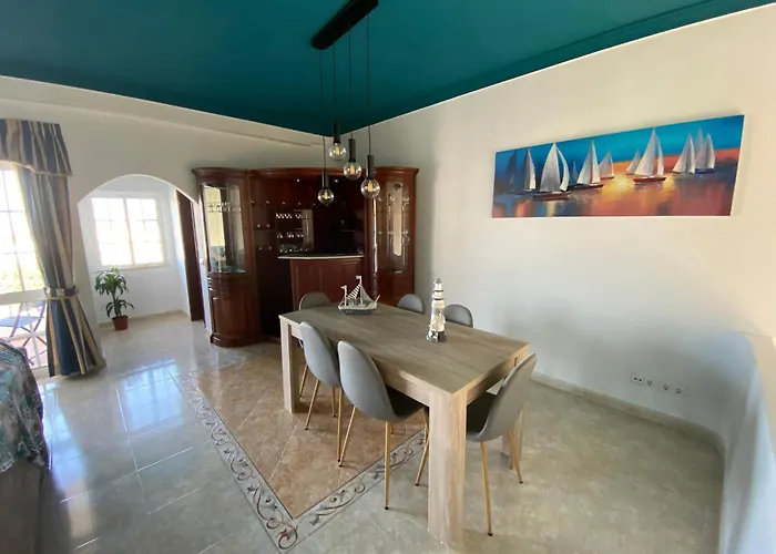 Casa de Férias Moradia Olival- Bbq, 2 Quartos, Quintal *